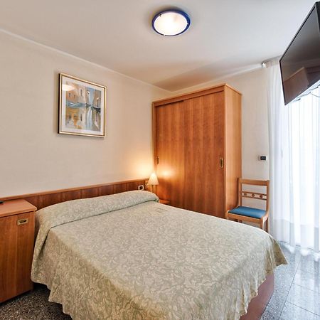 Hotel Flora Lignano Sabbiadoro Esterno foto