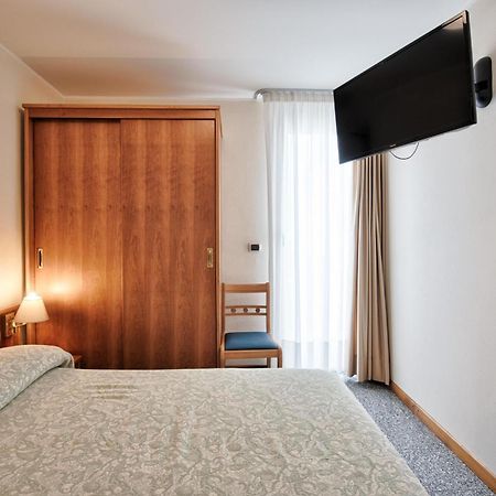Hotel Flora Lignano Sabbiadoro Esterno foto