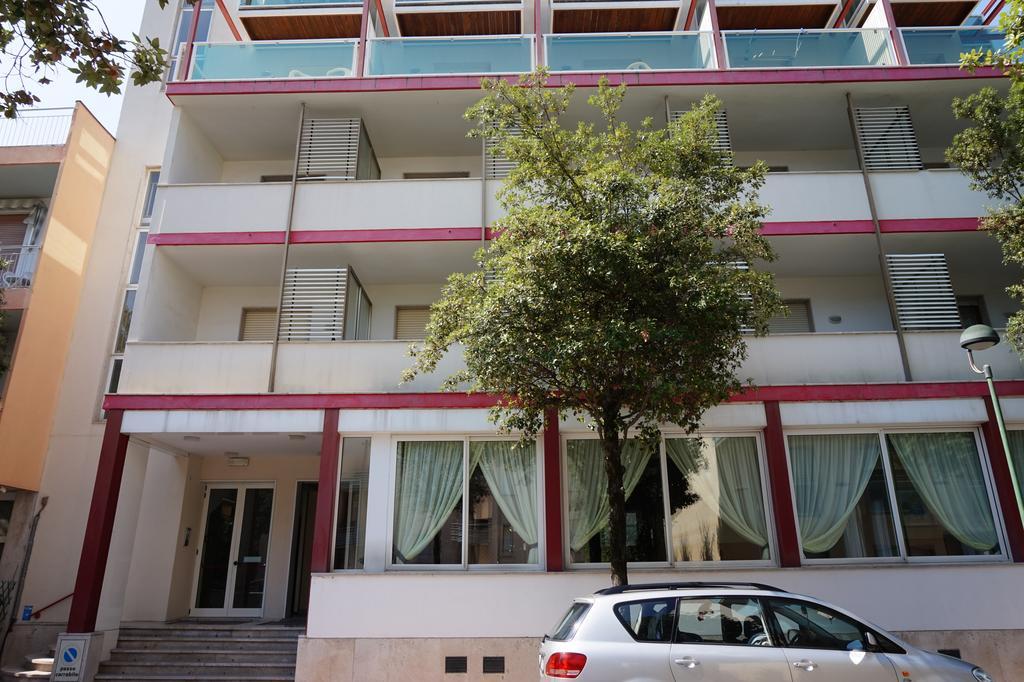 Hotel Flora Lignano Sabbiadoro Esterno foto