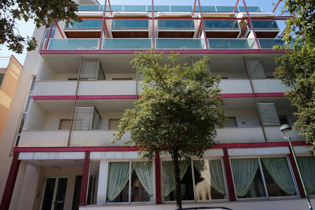 Hotel Flora Lignano Sabbiadoro Esterno foto