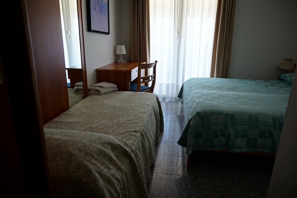 Hotel Flora Lignano Sabbiadoro Esterno foto