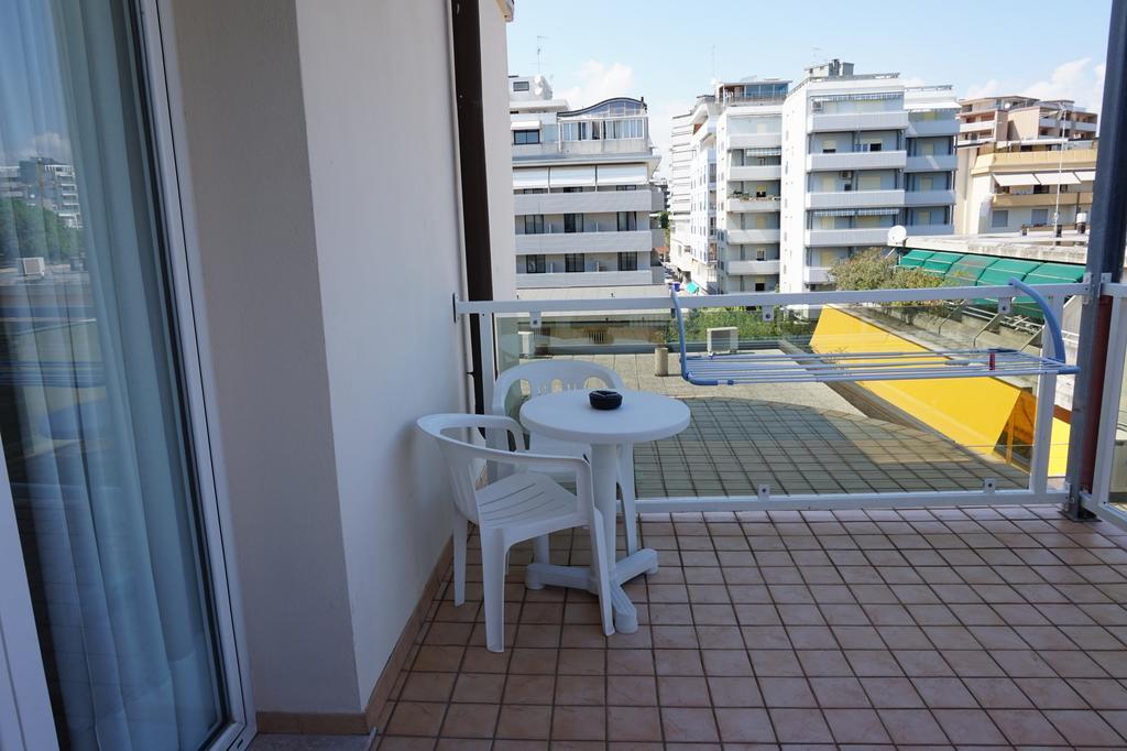 Hotel Flora Lignano Sabbiadoro Esterno foto