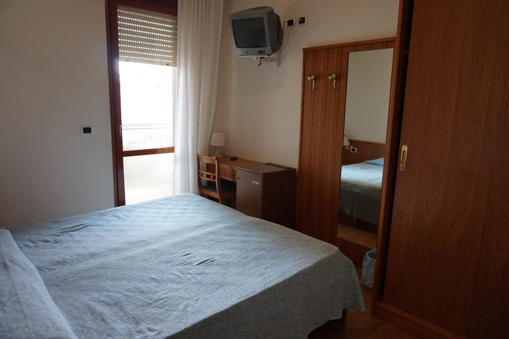 Hotel Flora Lignano Sabbiadoro Camera foto
