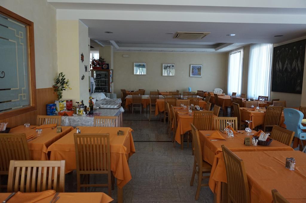 Hotel Flora Lignano Sabbiadoro Esterno foto