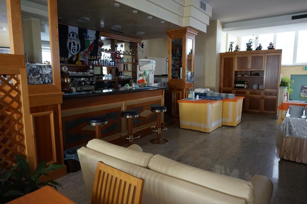 Hotel Flora Lignano Sabbiadoro Esterno foto