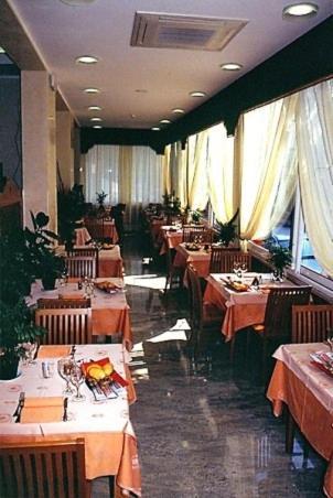 Hotel Flora Lignano Sabbiadoro Esterno foto