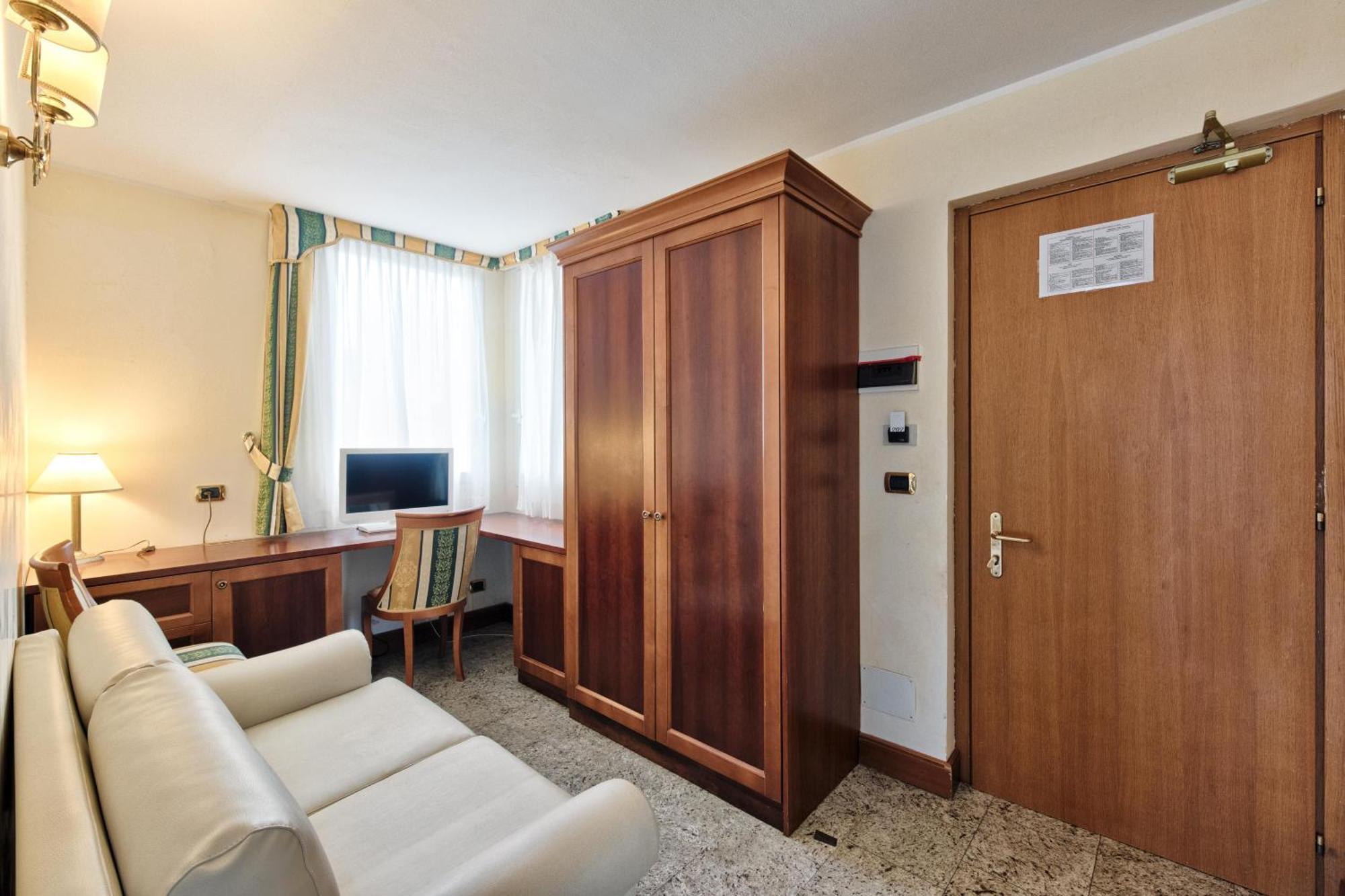 Hotel Flora Lignano Sabbiadoro Esterno foto