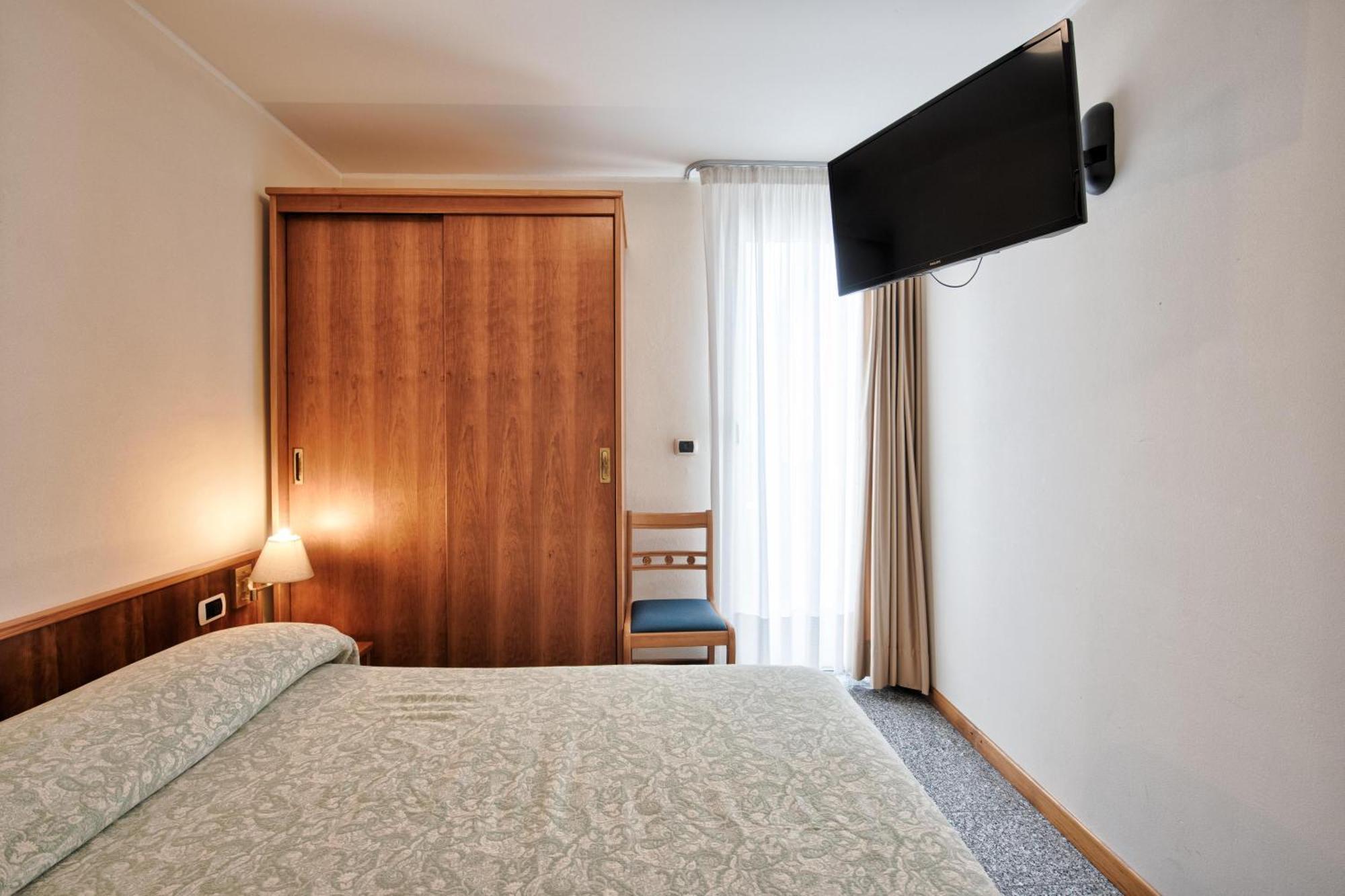 Hotel Flora Lignano Sabbiadoro Esterno foto